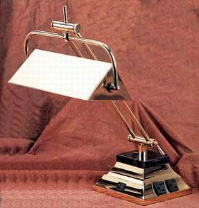 沉穩(wěn)的燈具：金屬臺(tái)燈（圖）