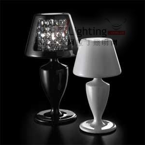 水晶顆粒點(diǎn)綴黑白色柔和臺燈(圖)