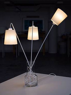 設計新創(chuàng)意：插在花瓶里的燈（圖）