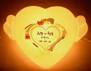 愛(ài)心臺(tái)燈 將浪漫天天點(diǎn)亮(組圖)