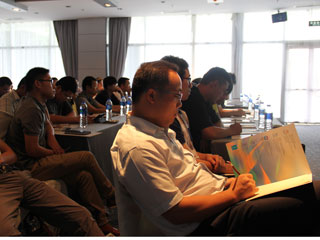 廈門站·參會觀眾正認(rèn)真做筆記